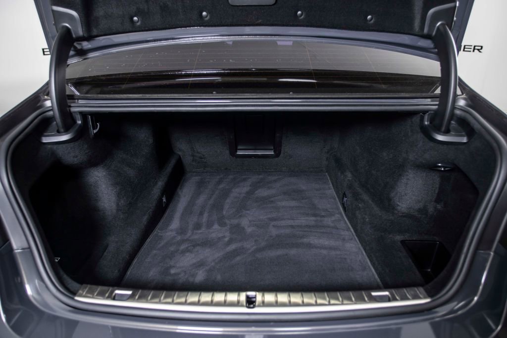 Used 2021 BMW 740i w/ M Sport Package RWD image 9