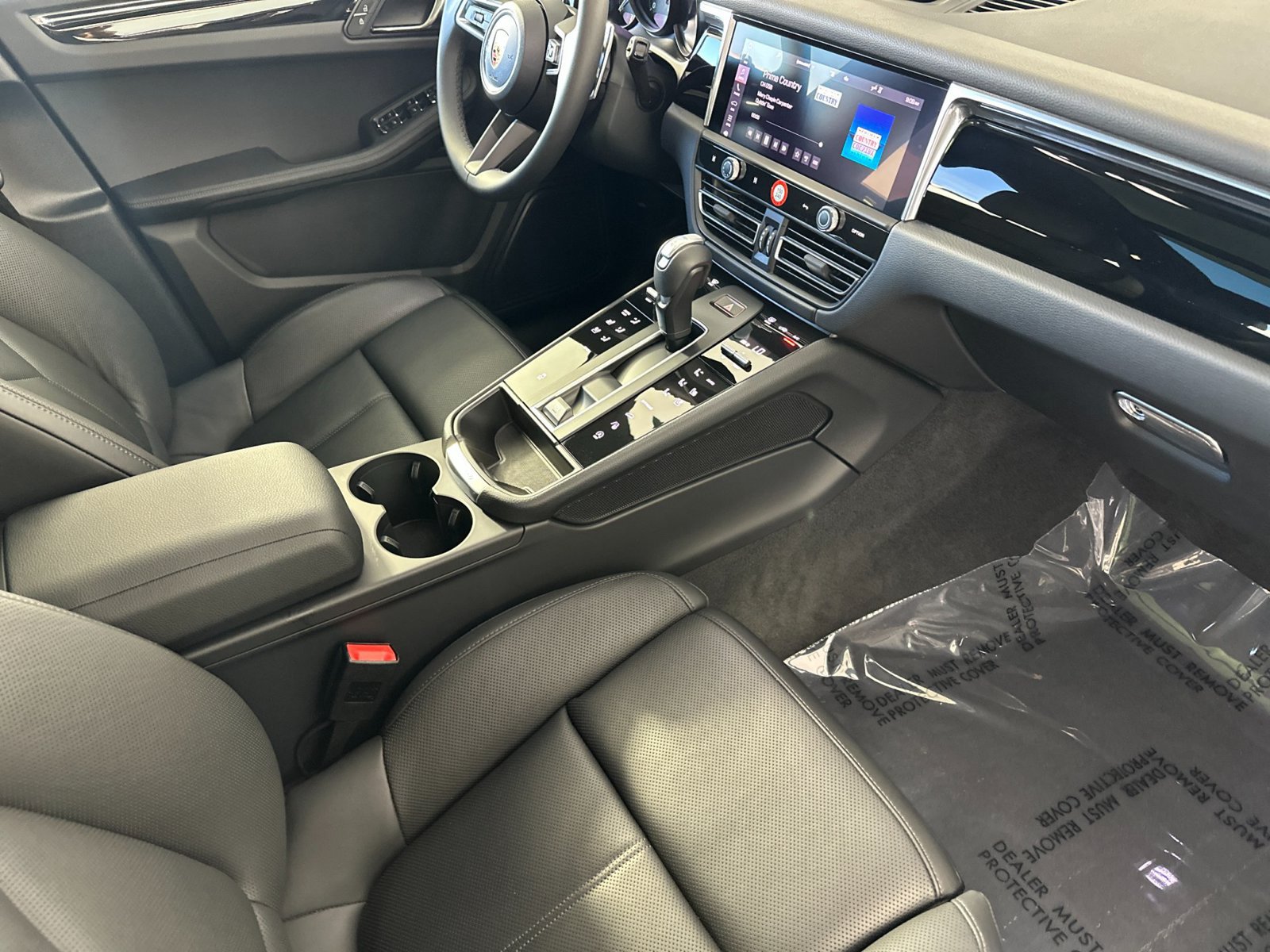 Certified 2026 Porsche Macan AWD/4WD image 18