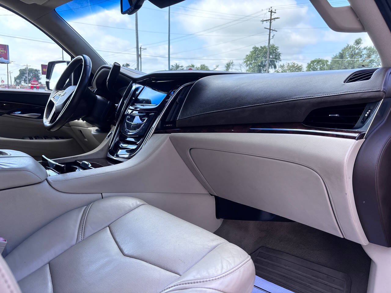Used 2015 Cadillac Escalade Premium AWD/4WD image 29