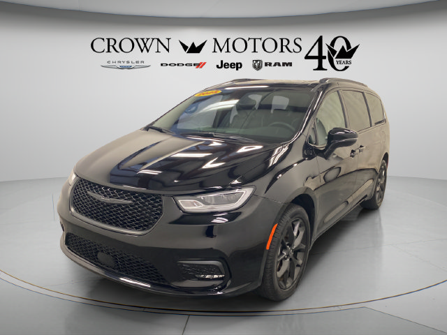 Used 2025 Chrysler Pacifica Limited AWD/4WD image 11