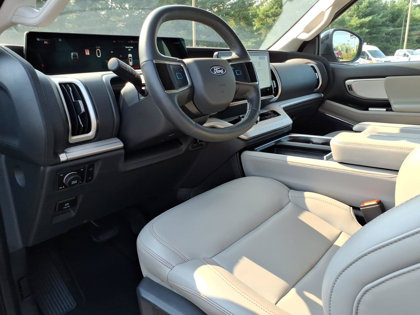 Certified 2025 Ford Expedition Active AWD/4WD image 14