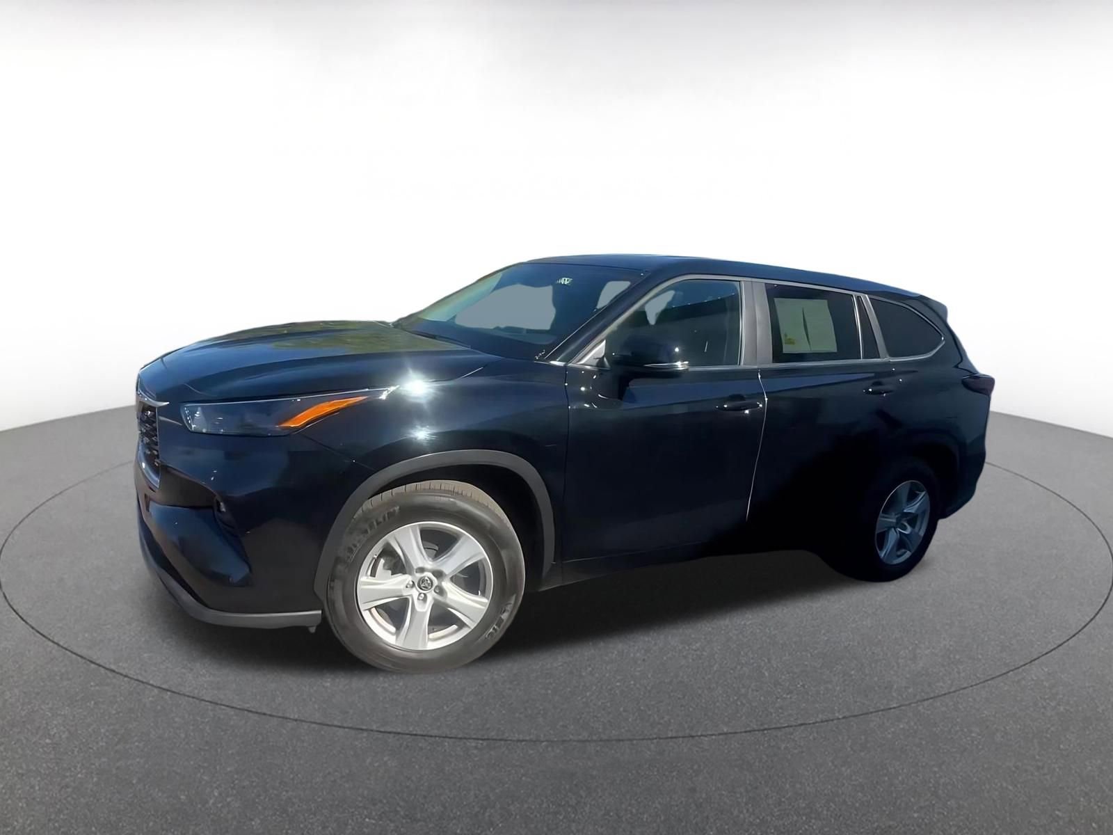 Used 2025 Toyota Highlander LE image 10