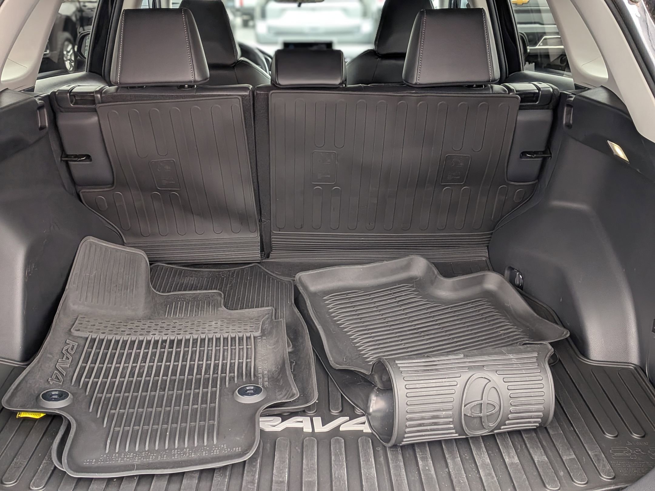 Used 2023 Toyota RAV4 XLE Premium image 34