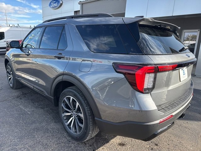 New 2026 Ford Explorer ST-Line image 3