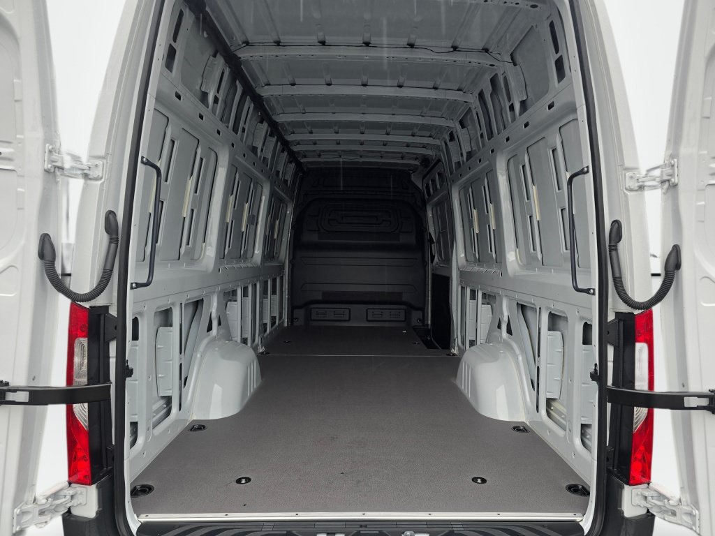 New 2025 Mercedes-Benz eSprinter 170 Cargo image 16