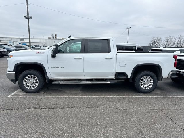 Used 2024 Chevrolet Silverado 2500 LT AWD/4WD image 2