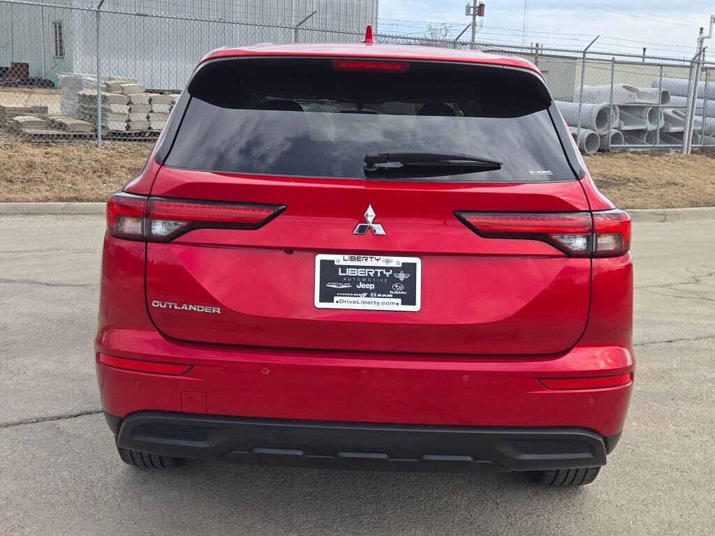 Used 2022 Mitsubishi Outlander ES image 12