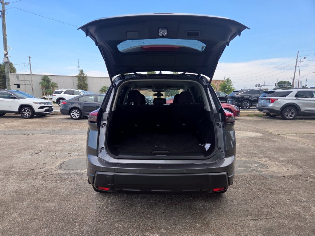 Used 2026 Nissan Rogue S FWD image 27