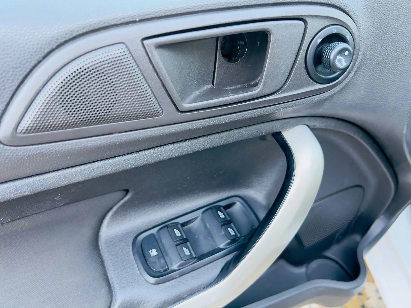 Used 2011 Ford Fiesta SE w/ 202A Rapid Spec Order Code image 24