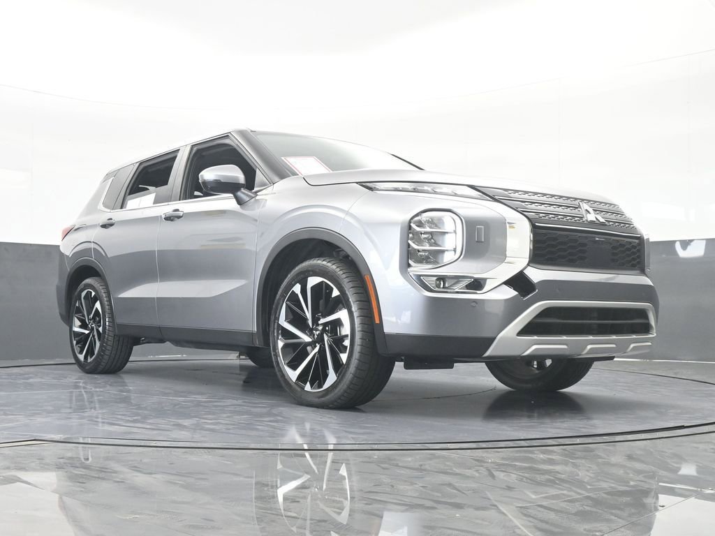 Used 2022 Mitsubishi Outlander SE image 68