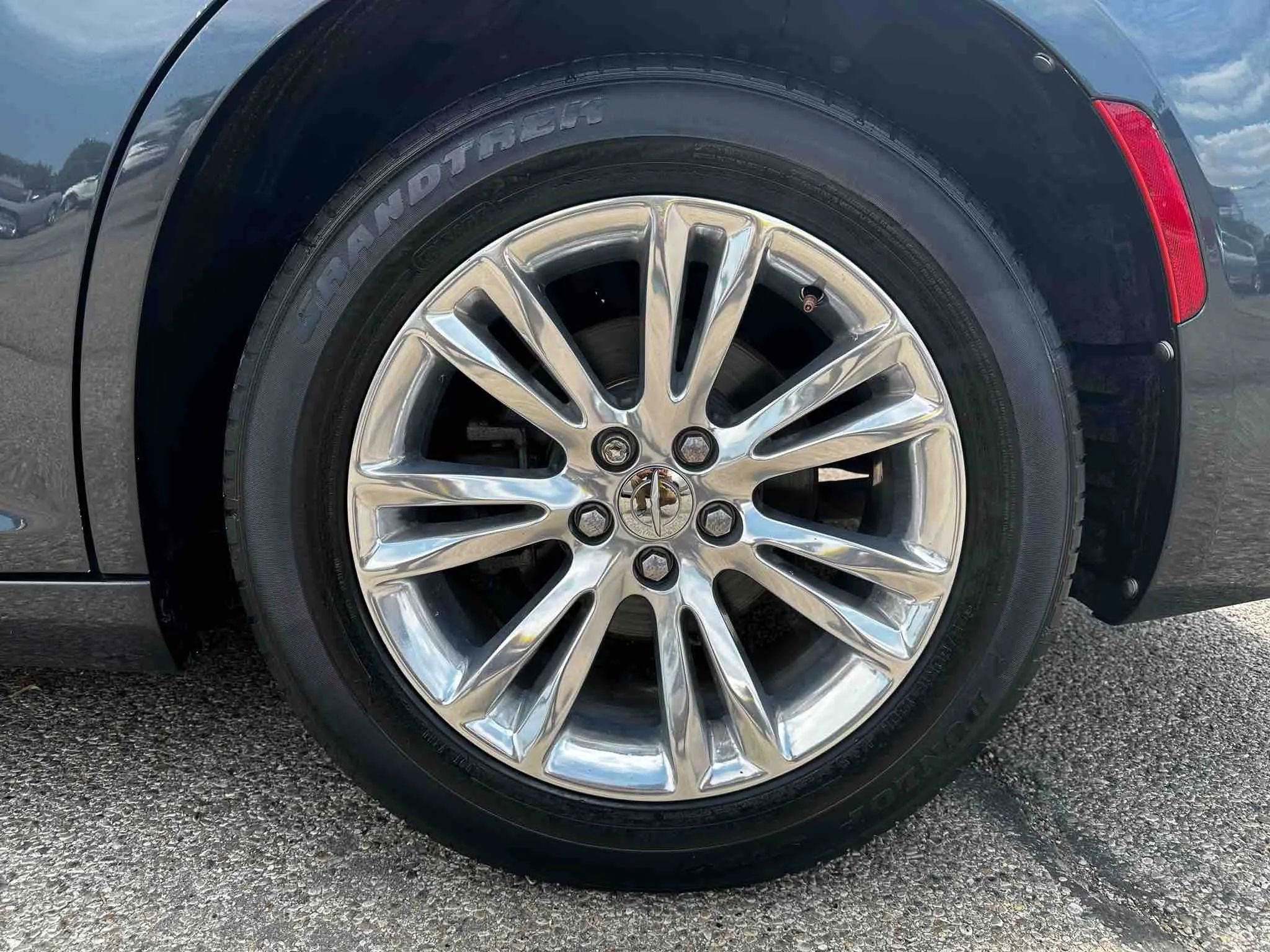 Used 2018 Chrysler 300 Touring w/ Driver Convenience Group image 73