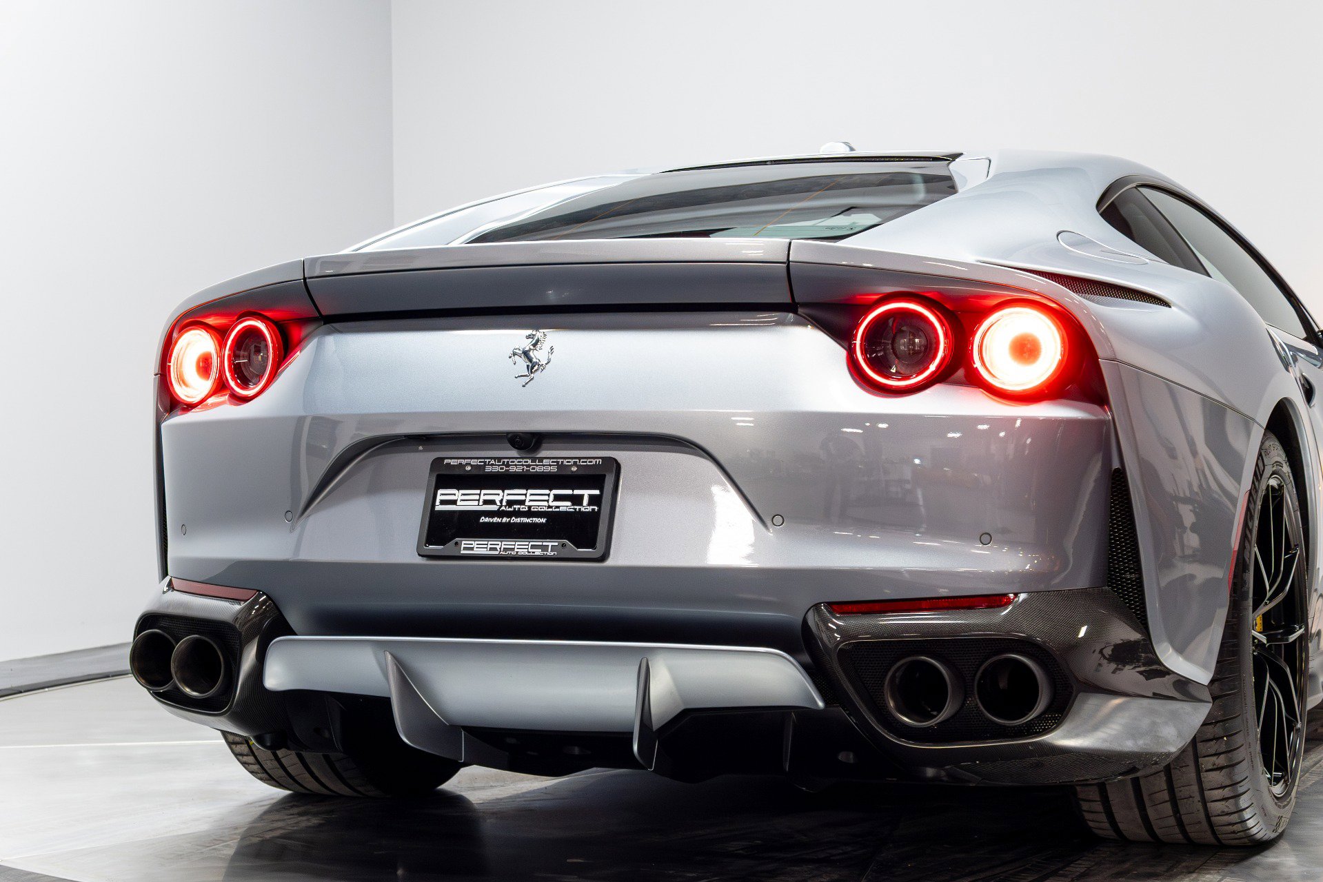 Used 2018 Ferrari 812 Superfast RWD image 76