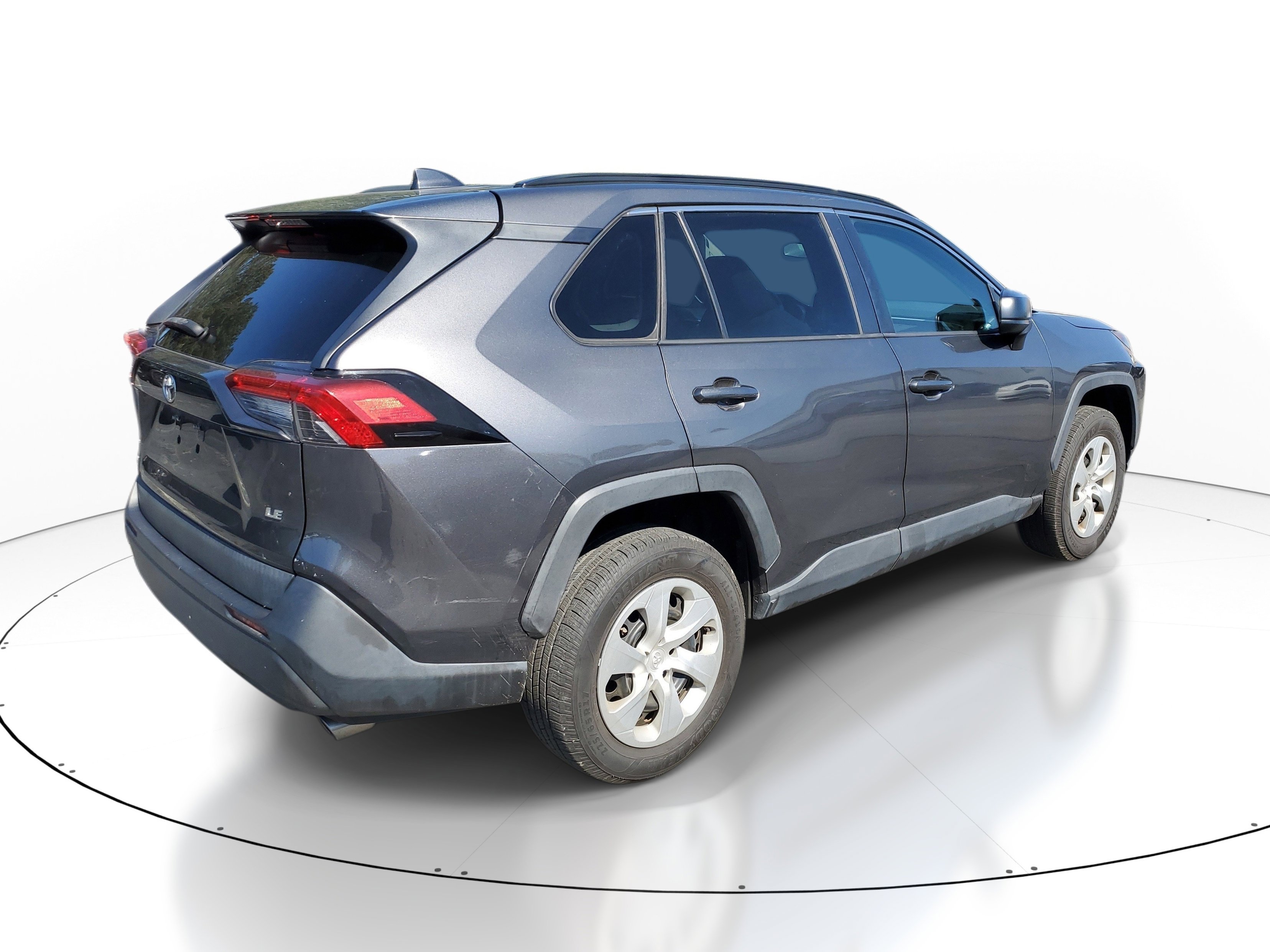 Used 2019 Toyota RAV4 LE image 3