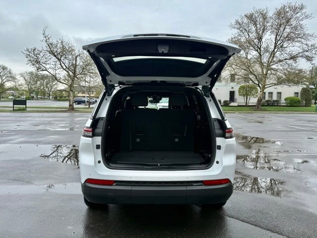 Certified 2024 Jeep Grand Cherokee L Altitude AWD/4WD image 11
