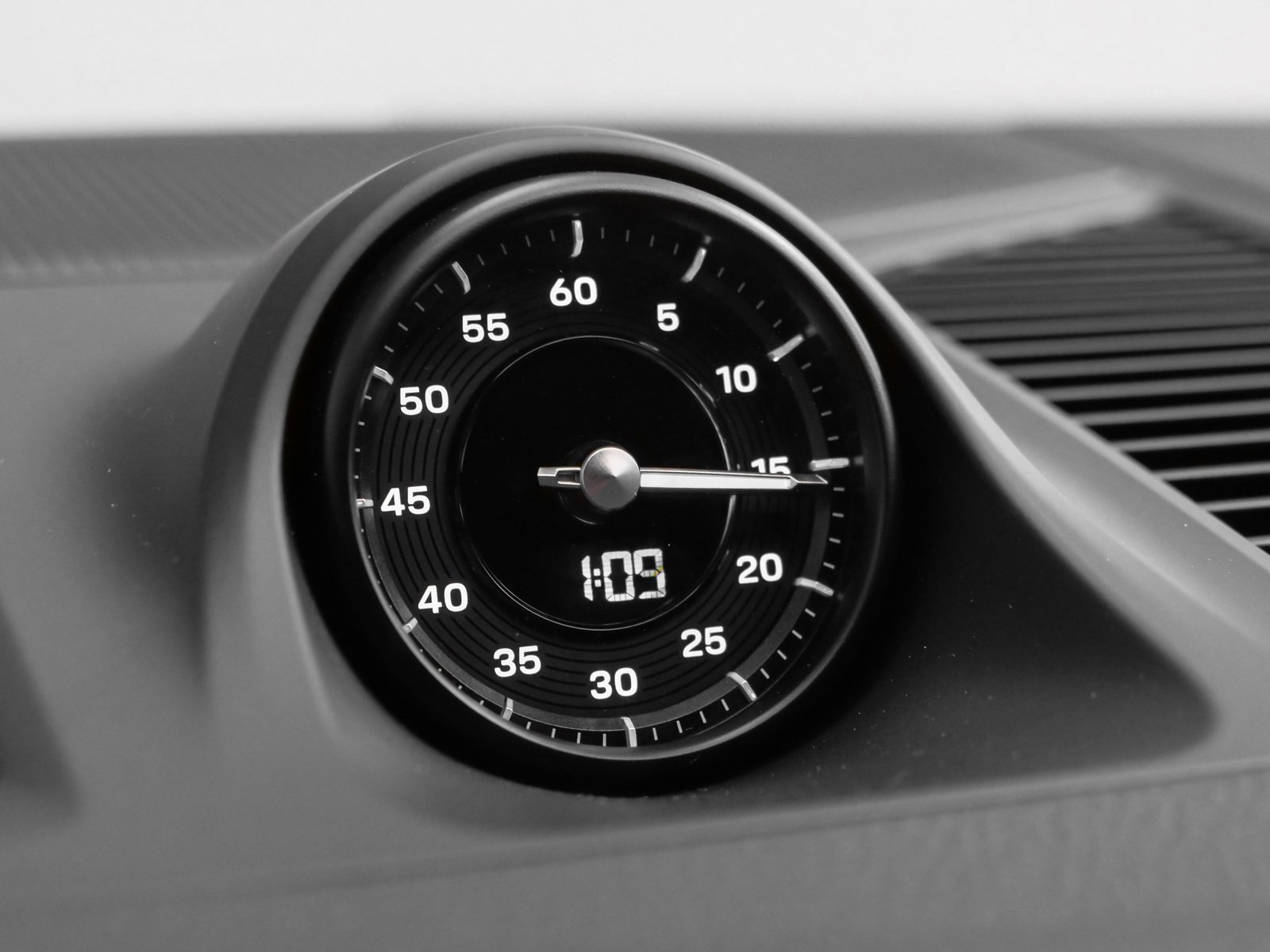 Used 2024 Porsche Cayenne Coupe image 38