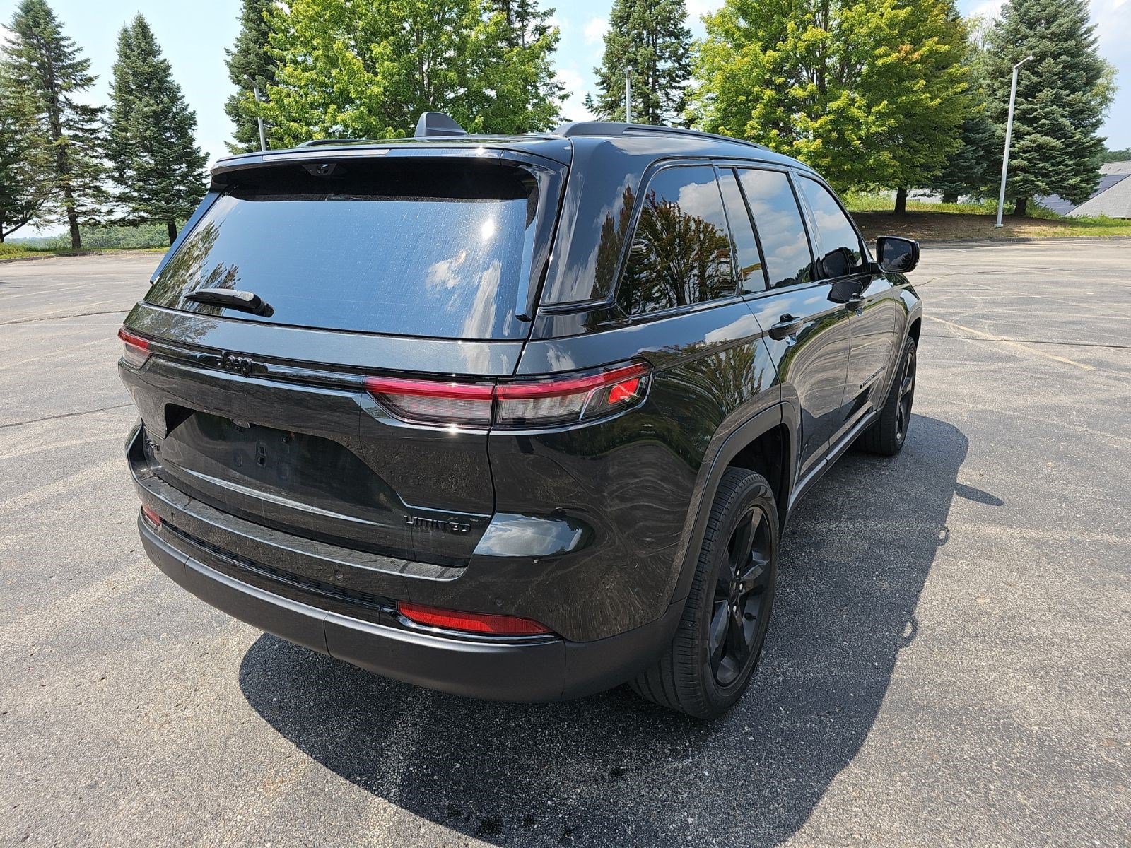 Used 2023 Jeep Grand Cherokee Limited w/ Luxury Tech Group II AWD/4WD image 6