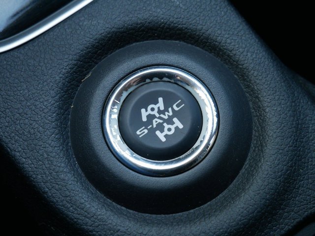 Used 2016 Mitsubishi Outlander SEL AWD/4WD image 25