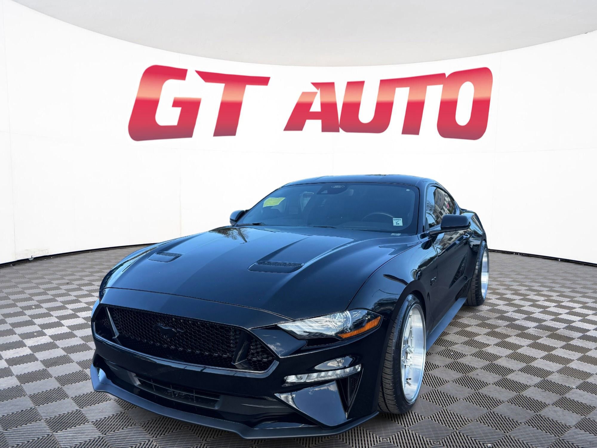 Used 2022 Ford Mustang GT RWD image 3