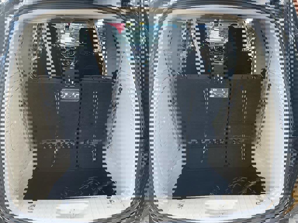 Used 2020 Chrysler Pacifica Touring w/ Cold Weather Group image 21