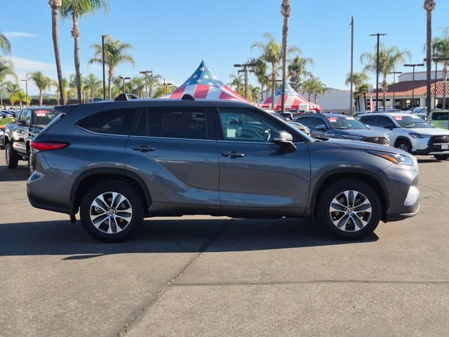 Used 2023 Toyota Highlander XLE image 4