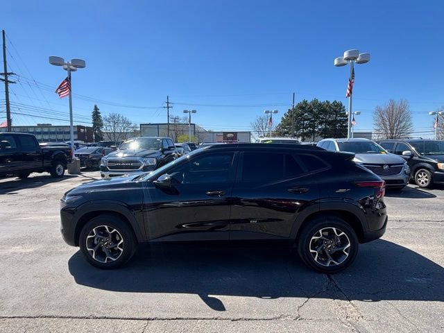 Certified 2024 Chevrolet Trax LT w/ Driver Confidence Package FWD image 9