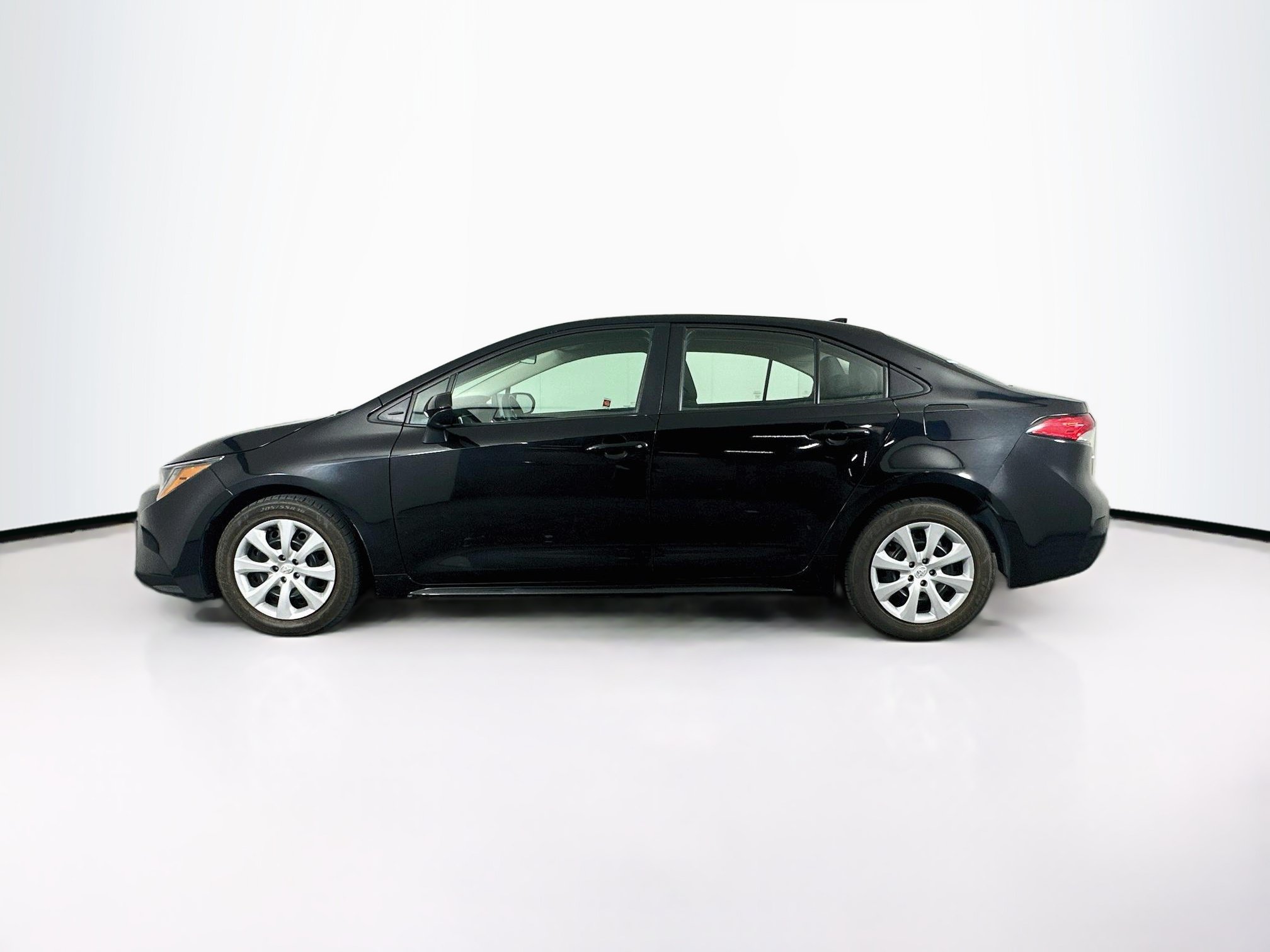 Used 2024 Toyota Corolla LE FWD image 4