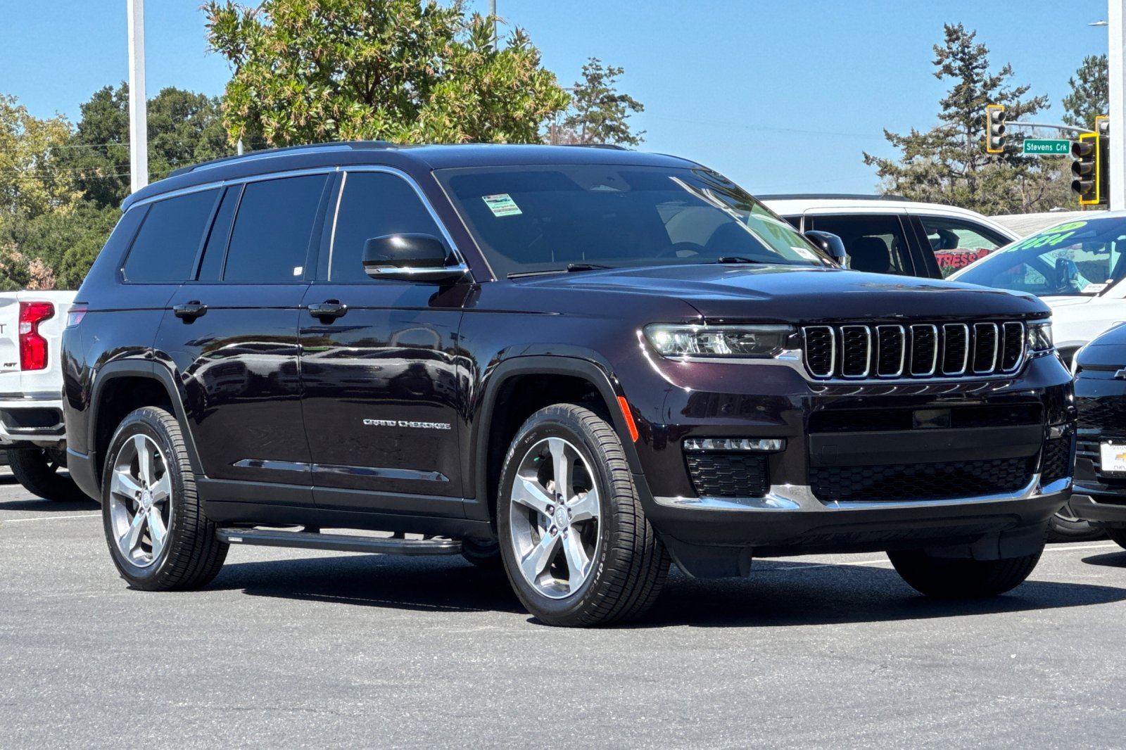 Used 2022 Jeep Grand Cherokee L Limited RWD image 2