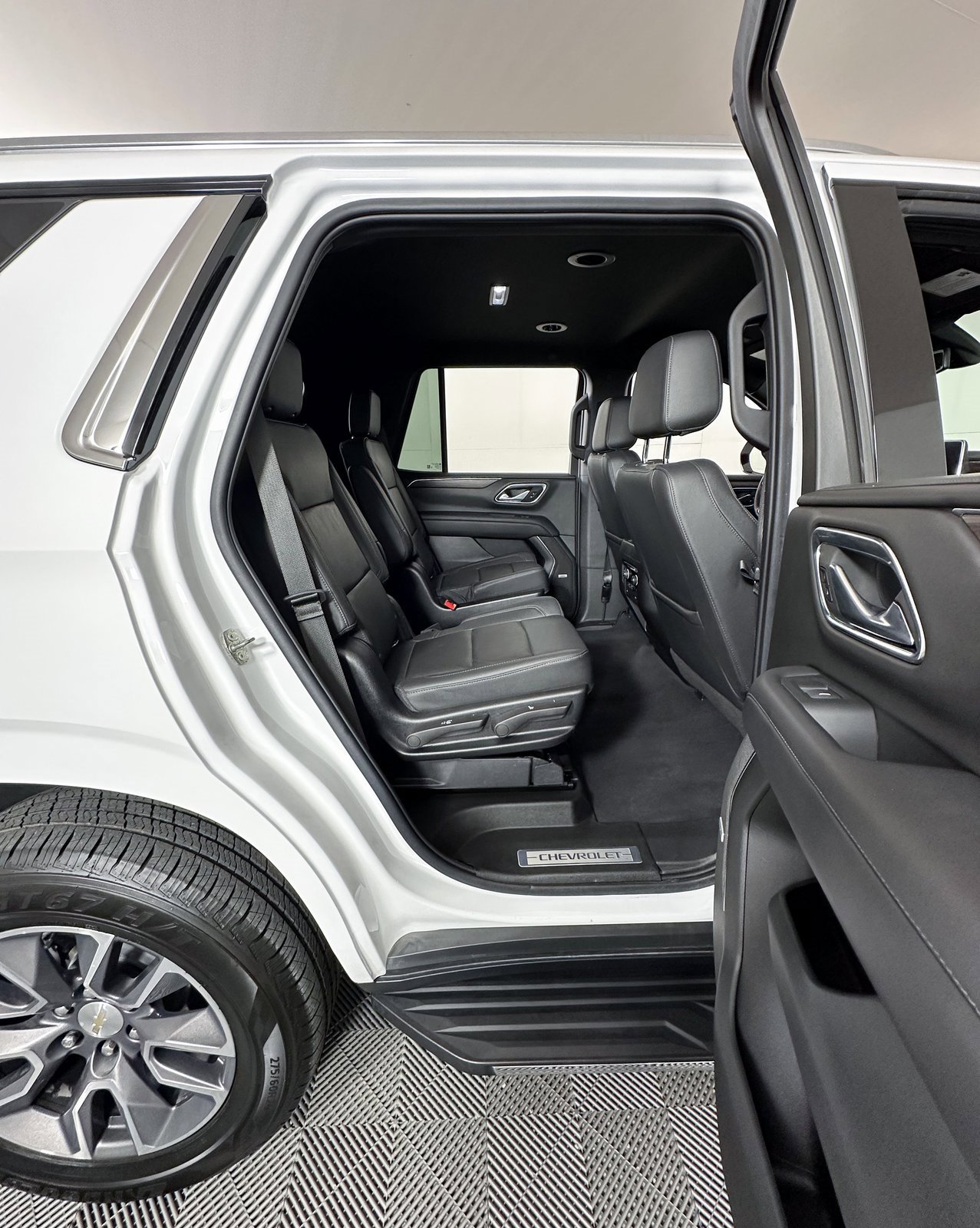 Used 2022 Chevrolet Tahoe LT w/ Luxury Package image 6