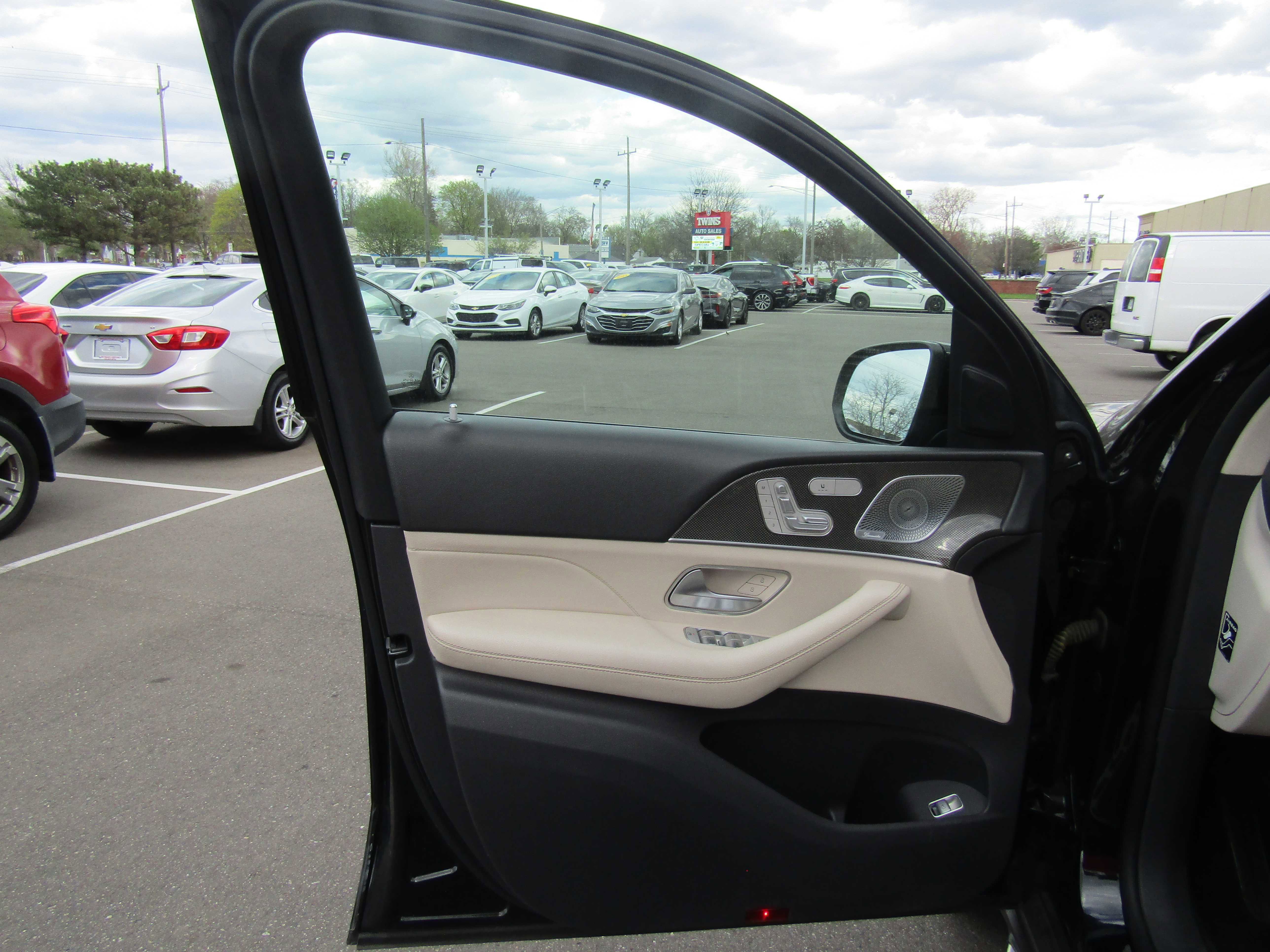 Used 2020 Mercedes-Benz GLE 350 4MATIC w/ 3rd Row Seat Package image 7