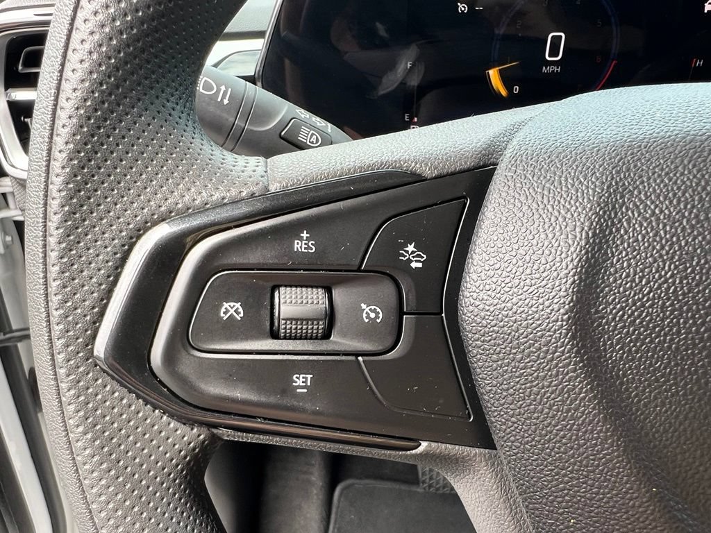 Used 2025 Chevrolet TrailBlazer LT AWD/4WD image 39