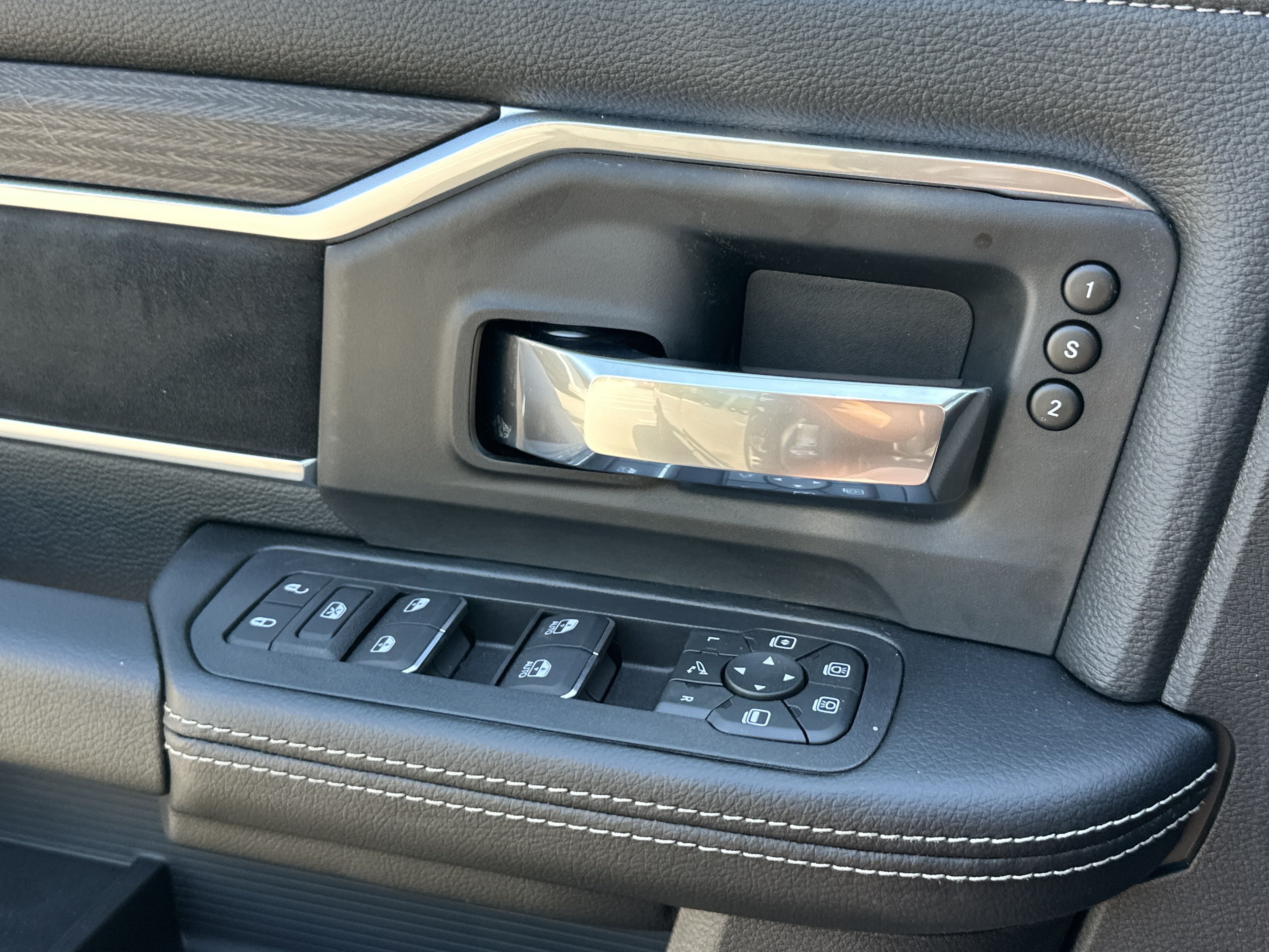 New 2026 RAM 2500 Laramie AWD/4WD image 14