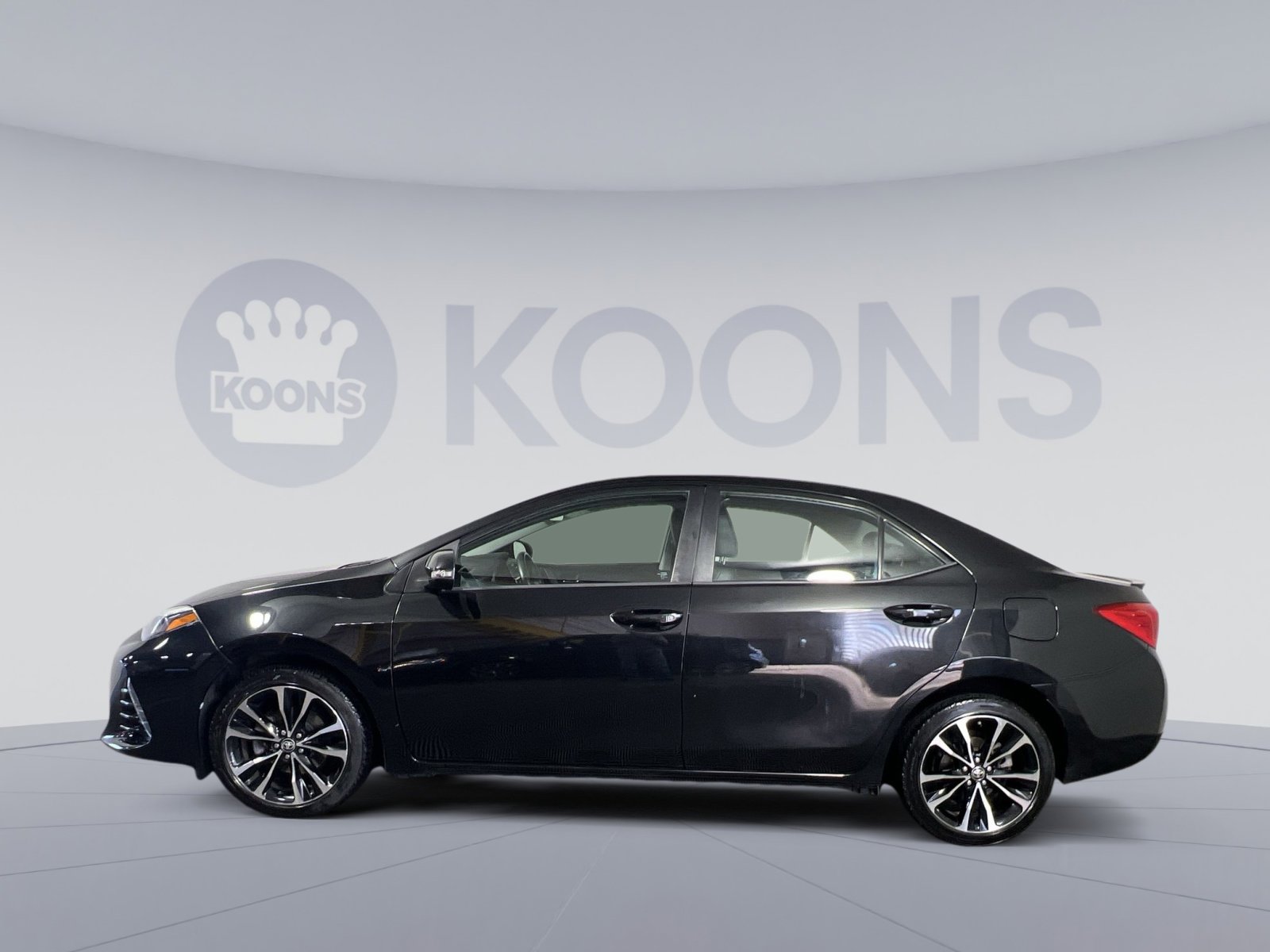 Used 2017 Toyota Corolla SE image 2