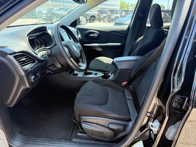 Used 2021 Jeep Cherokee Latitude AWD/4WD image 3