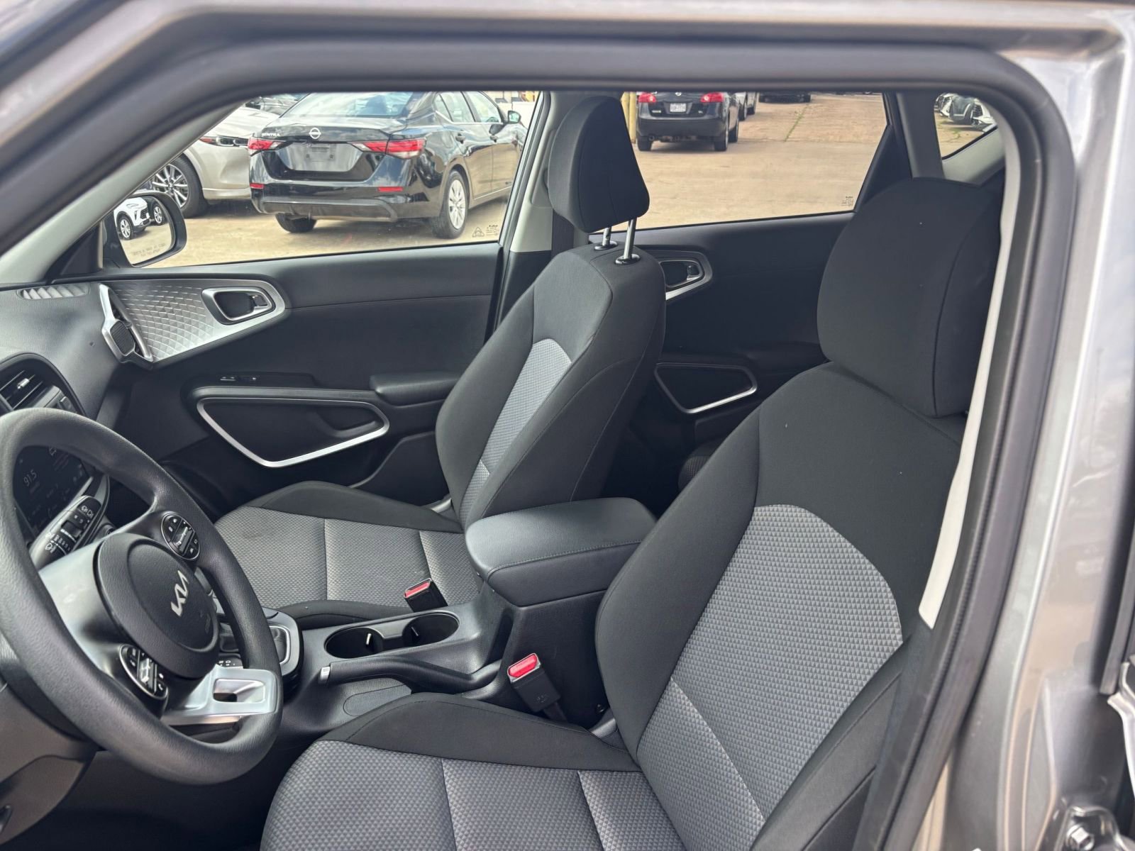 Used 2025 Kia Soul LX w/ LX Technology Package FWD image 34