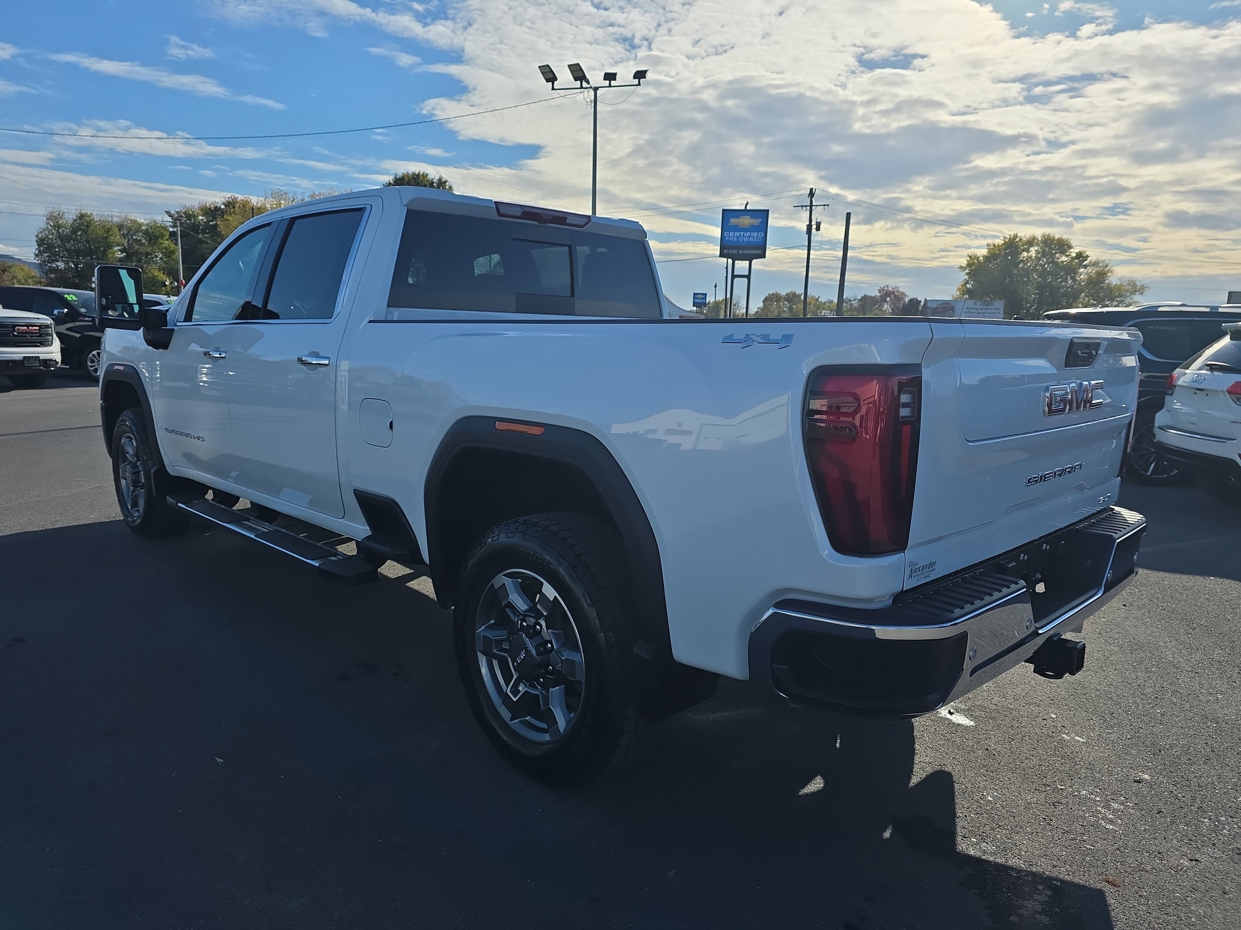 New 2026 GMC Sierra 2500 SLT w/ SLT Convenience Package image 6