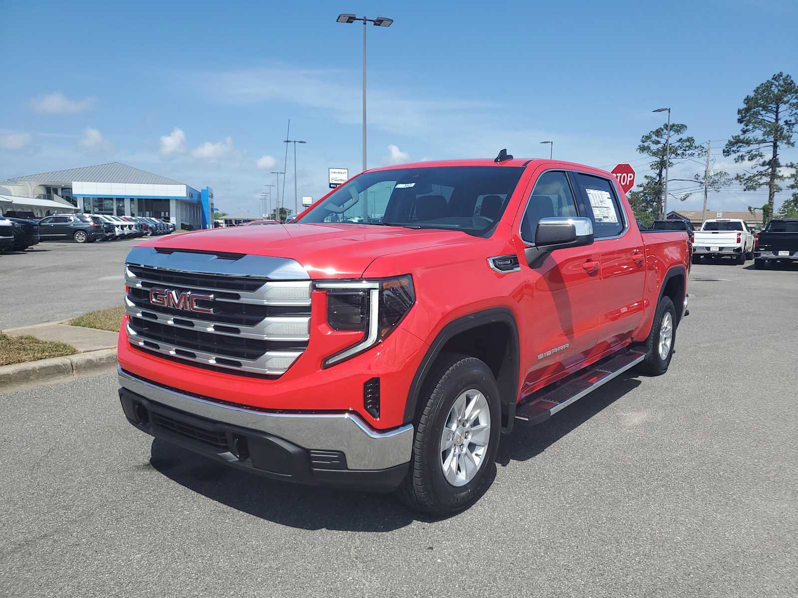 New 2025 GMC Sierra 1500 SLE w/ Preferred Package