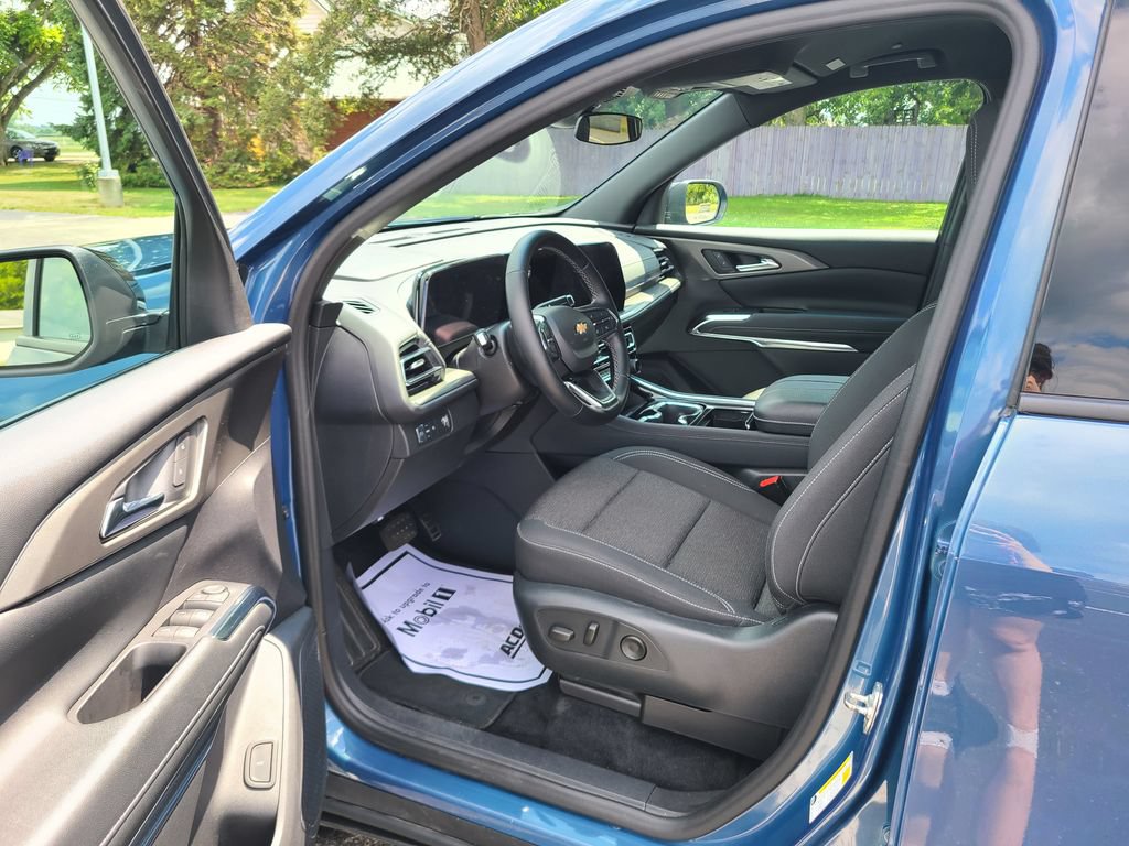 Used 2024 Chevrolet Traverse LT FWD image 30
