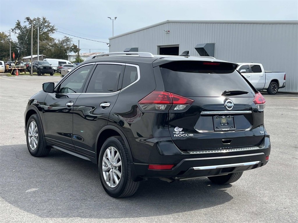 Used 2018 Nissan Rogue SV image 3