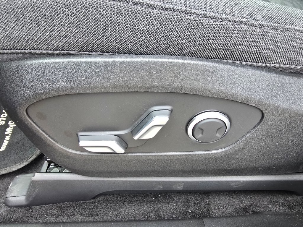 New 2026 Hyundai Ioniq 9 SE AWD/4WD image 16