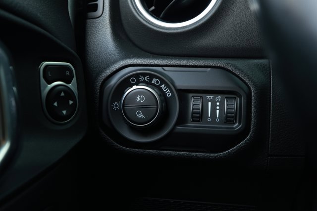 Used 2020 Jeep Gladiator Overland w/ Popular Equipment Package image 14