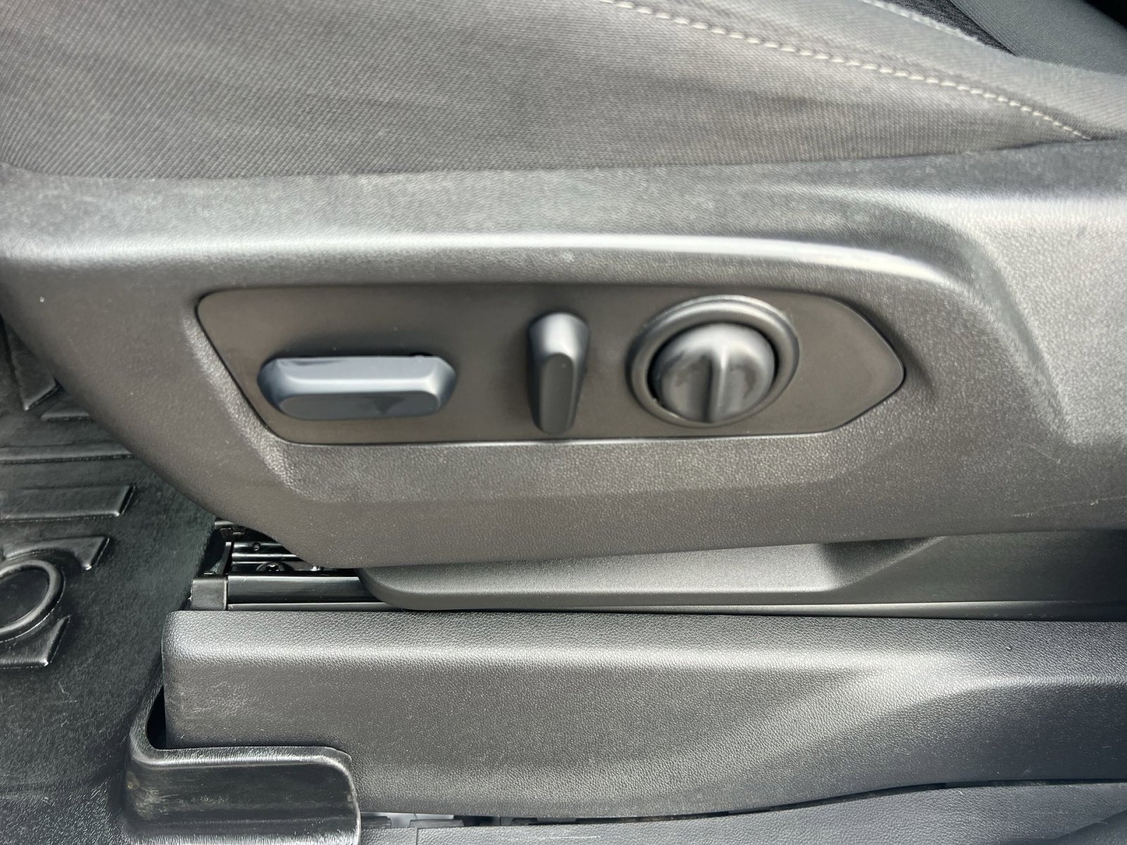 Used 2023 Chevrolet Silverado 2500 Custom w/ Custom Value Package image 14