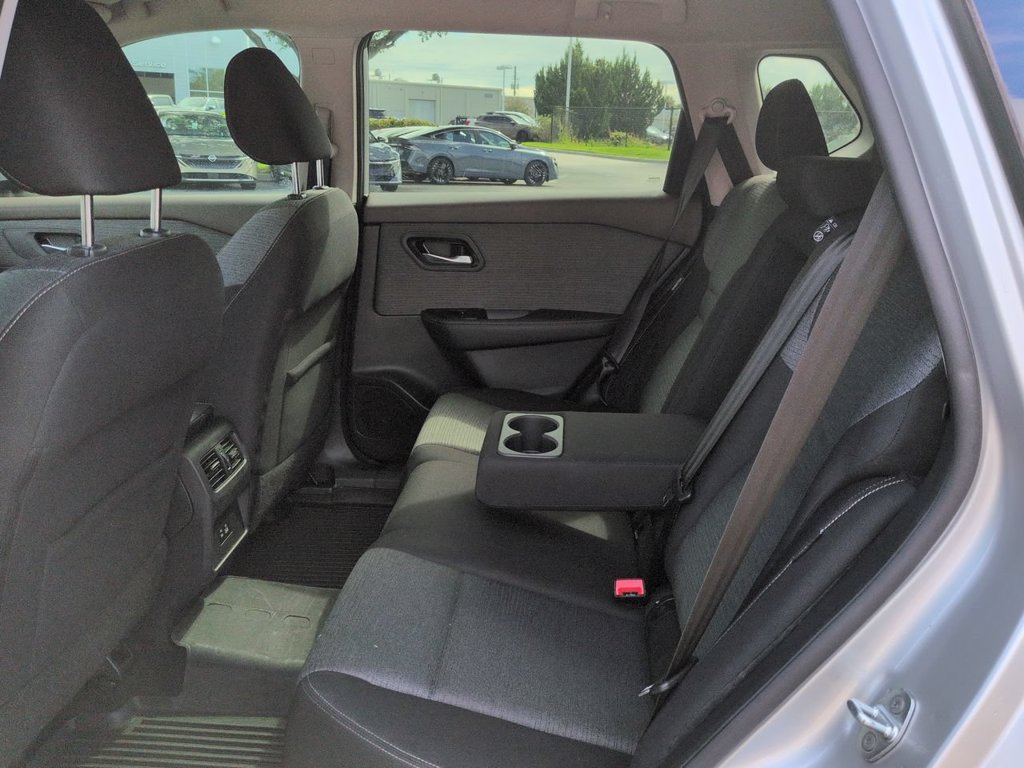 Used 2022 Nissan Rogue SV FWD image 14
