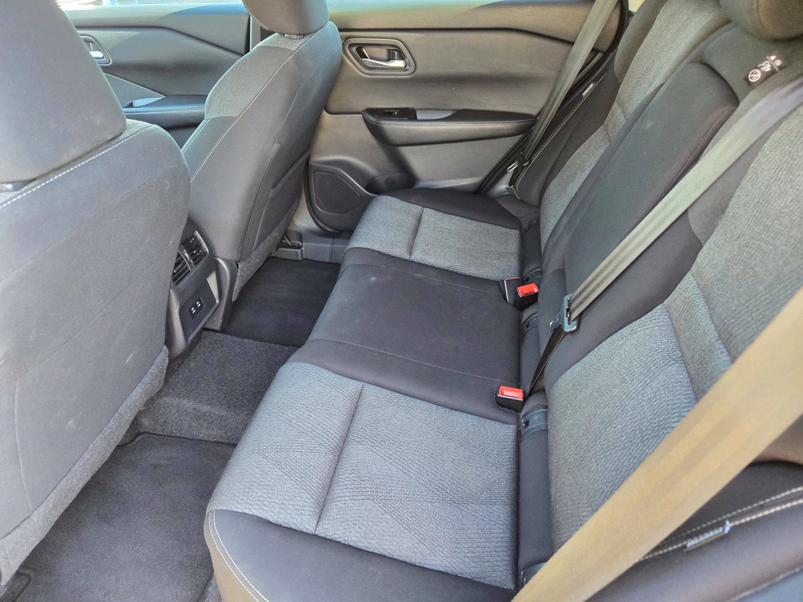Used 2025 Nissan Rogue SV FWD image 11