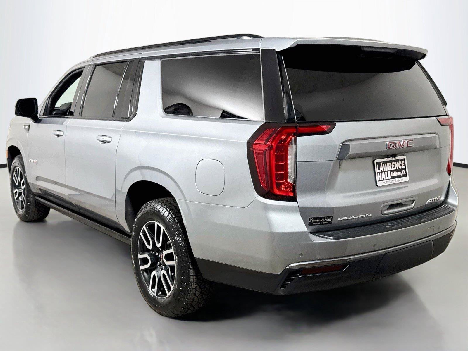 Certified 2024 GMC Yukon XL AT4 w/ Technology Package AWD/4WD image 6