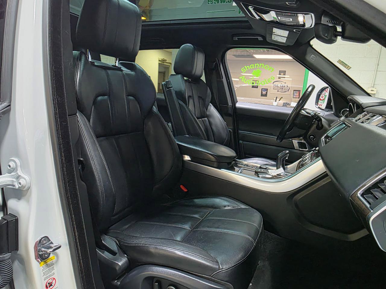 Used 2017 Land Rover Range Rover Sport SE AWD/4WD image 25