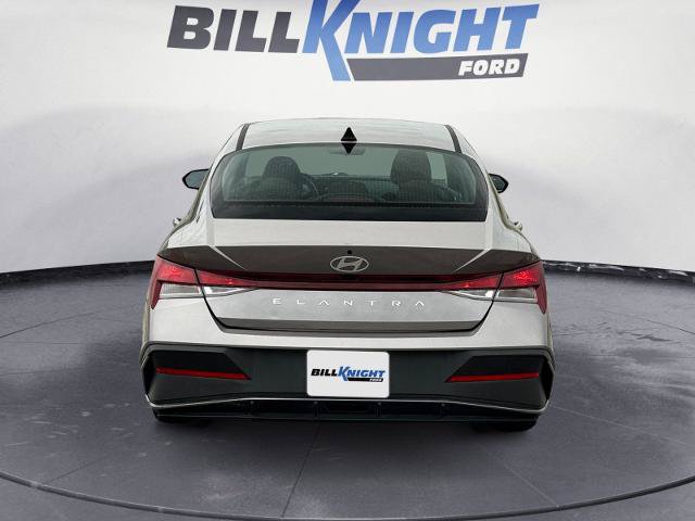 Used 2024 Hyundai Elantra SEL FWD image 4