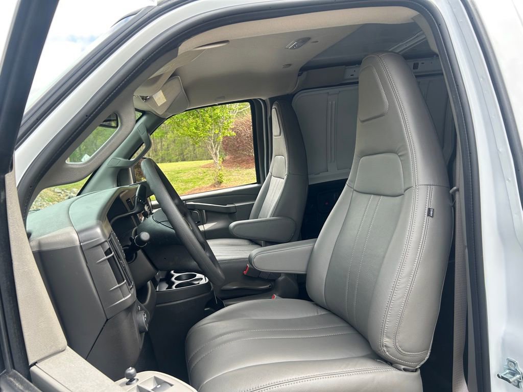 New 2026 Chevrolet Express 2500 Extended image 30