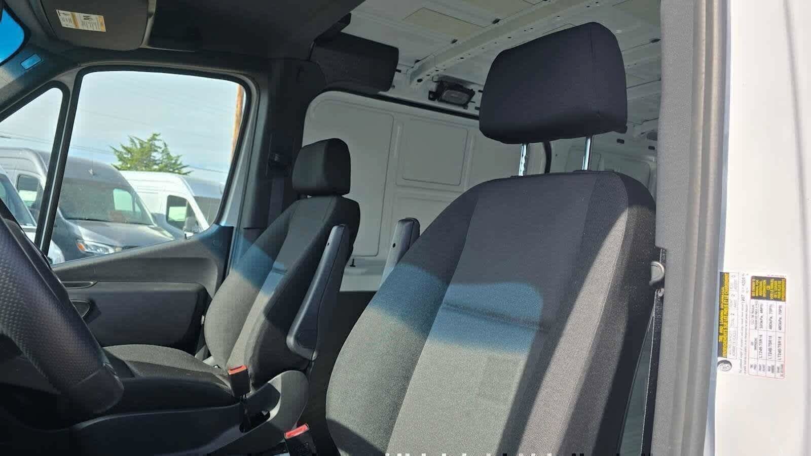Used 2025 Mercedes-Benz Sprinter 2500 image 22