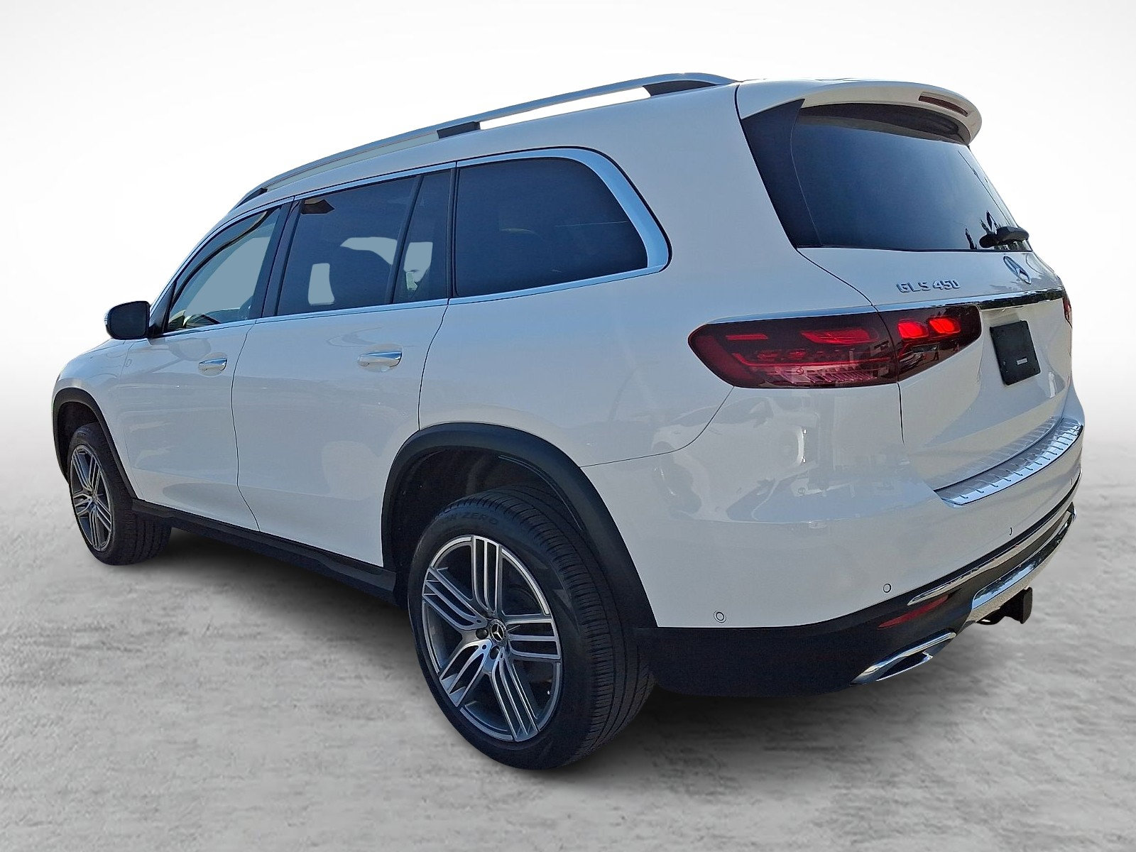 Used 2024 Mercedes-Benz GLS 450 4MATIC image 4