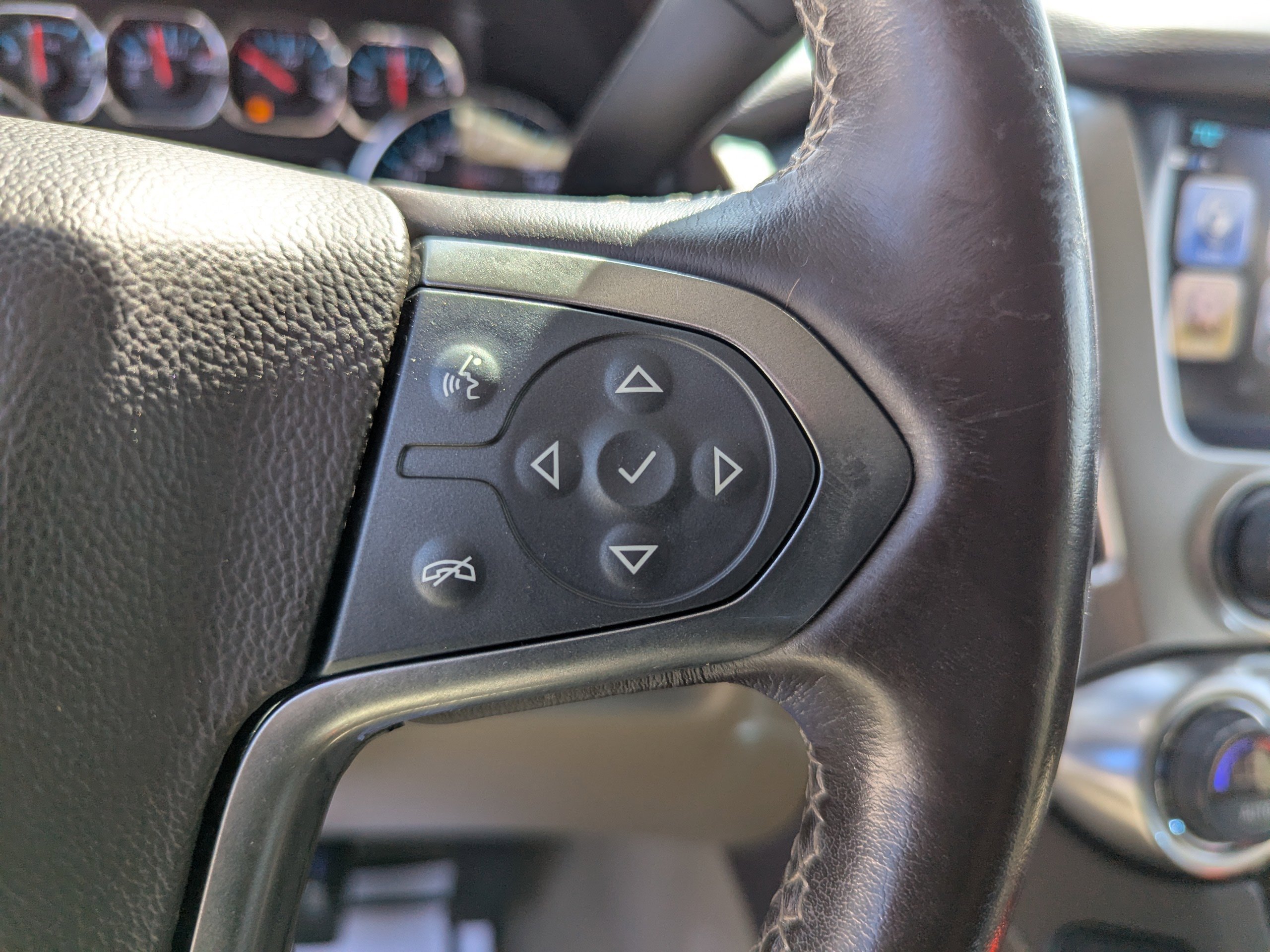 Certified 2020 Chevrolet Suburban LT AWD/4WD image 17